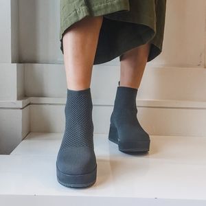 Eileen Fisher Mars graphite stretch ankle boots size 11